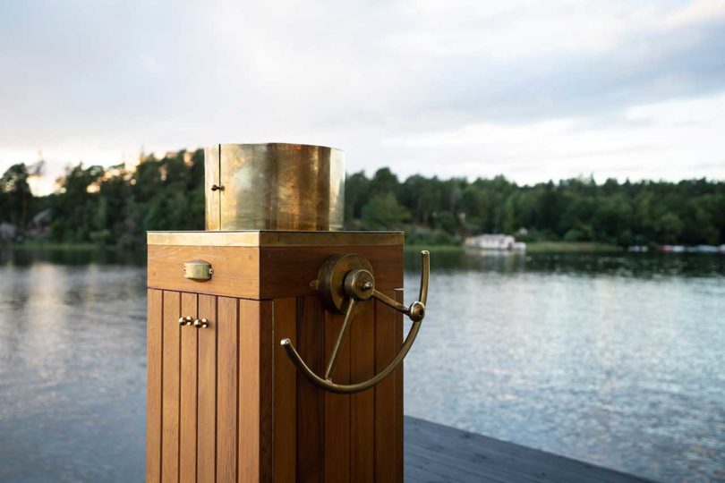 el volante de una sauna moderna flotante