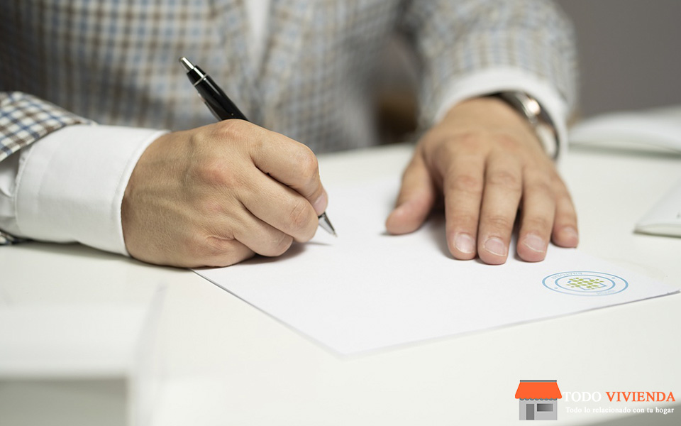¿Cuánto cobra un notario por hacer un contrato de alquiler?